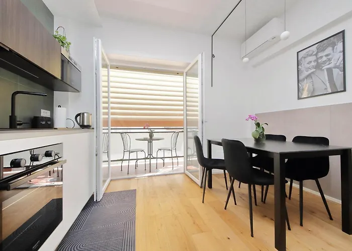 Clarino - Modern & Bright With Balcony By Hostand Rzym