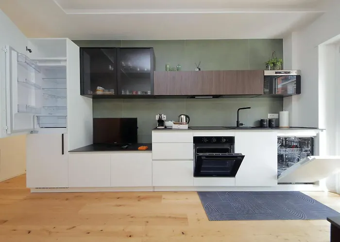 Clarino - Modern & Bright With Balcony By Hostand Apartament