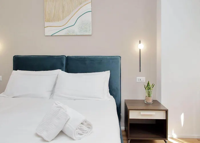 Clarino - Modern & Bright With Balcony By Hostand *